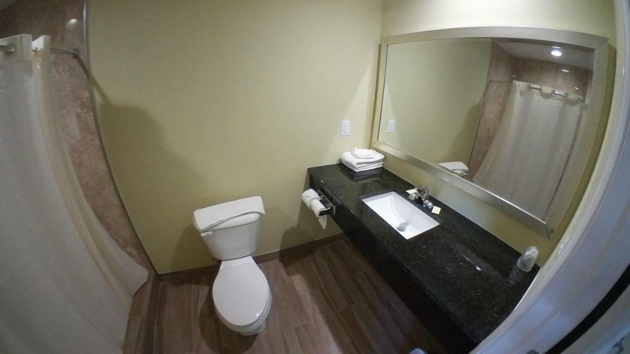 Travel Inn Of ริเวียราบีช ภายนอก รูปภาพ